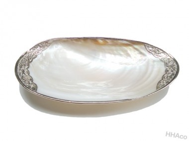 Shell dish with silver