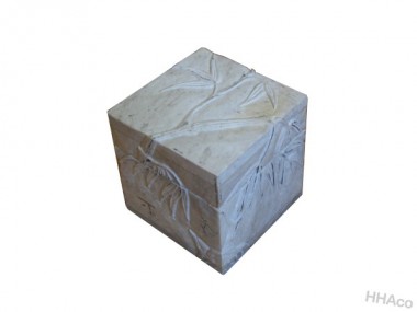 Hộp đá trắng vuông cành trúc